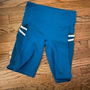 Fabletics Trinity Mid-Rise Pocket Short Azure 💥